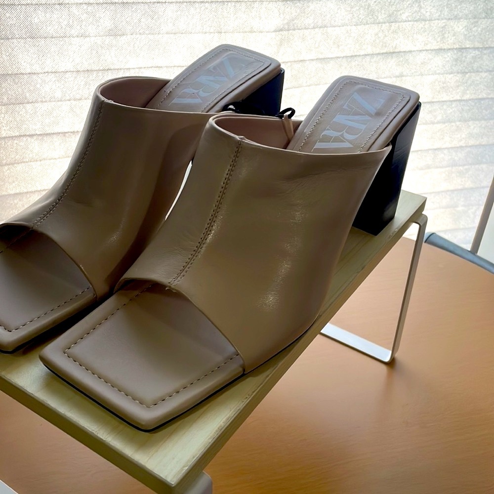 Comfort heel leather sandals - Picture 7 of 11